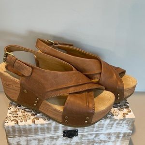 Bussola Sling Backs size 8 Toffee color like new